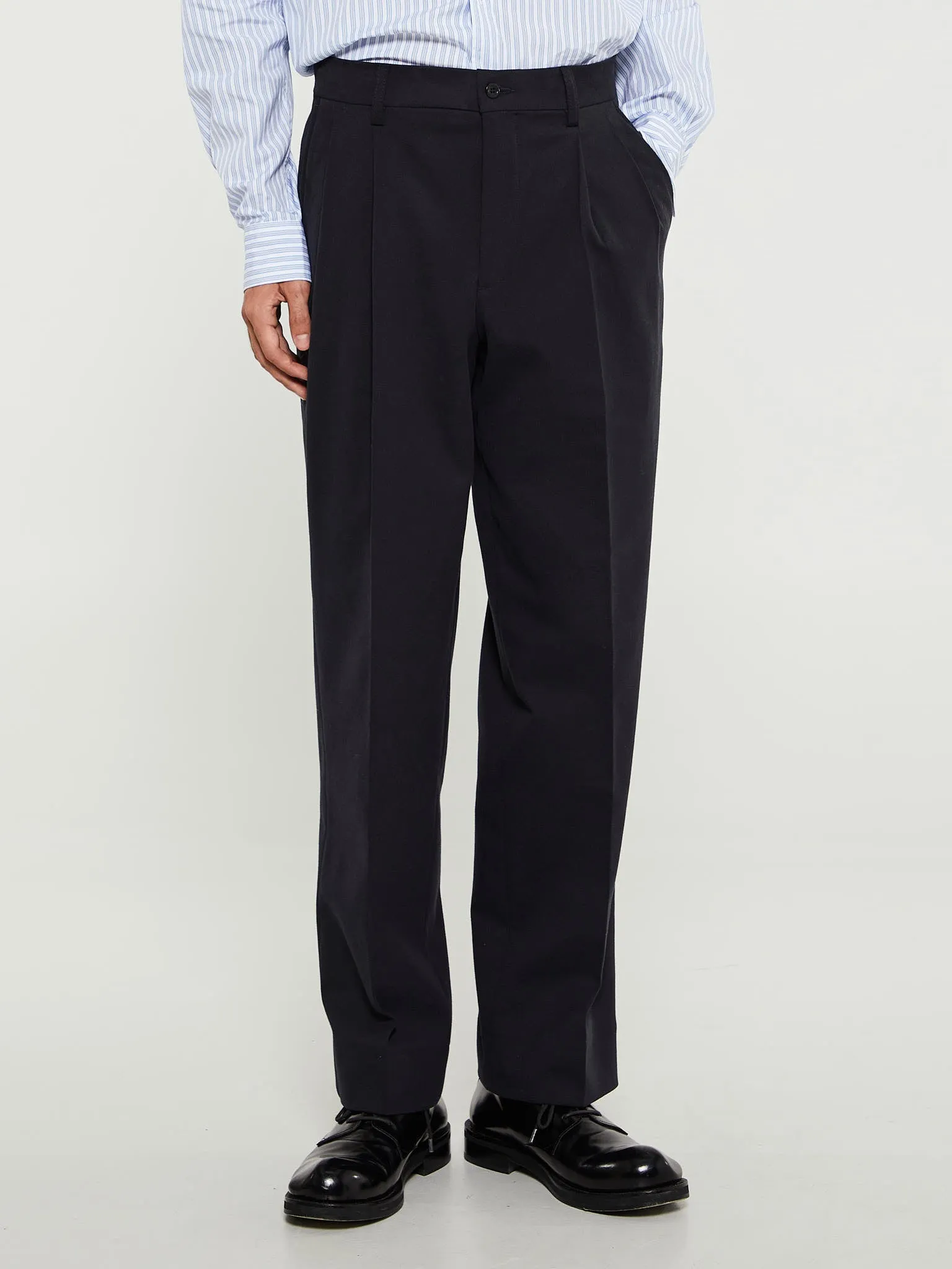 Benn Relaxed Pleated Trousers in Black