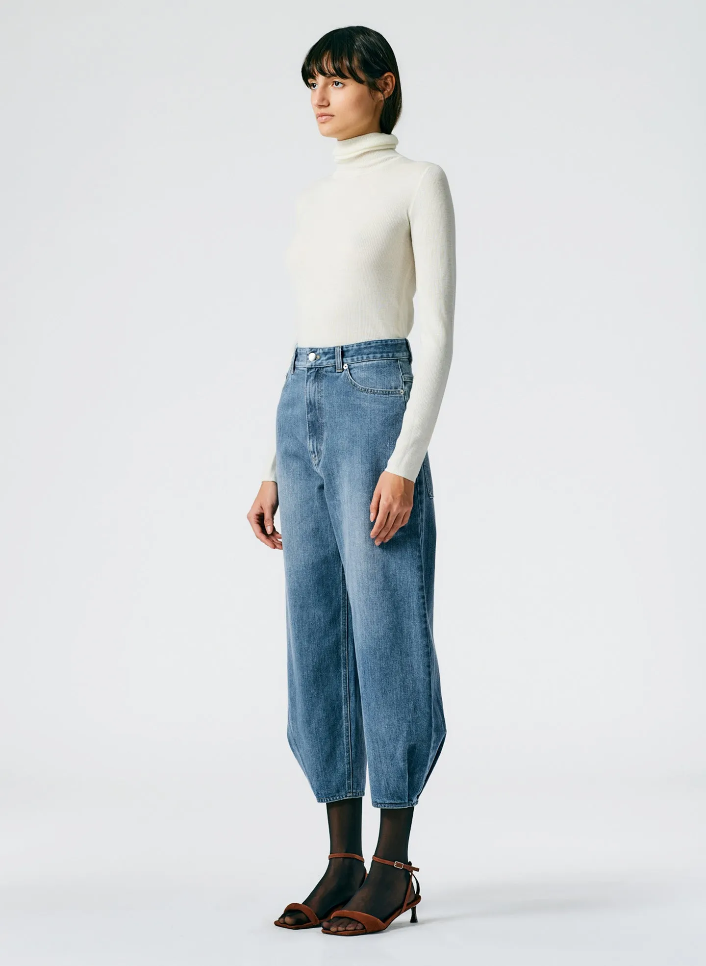 Classic Wash Denim High Waisted Quinn Jean