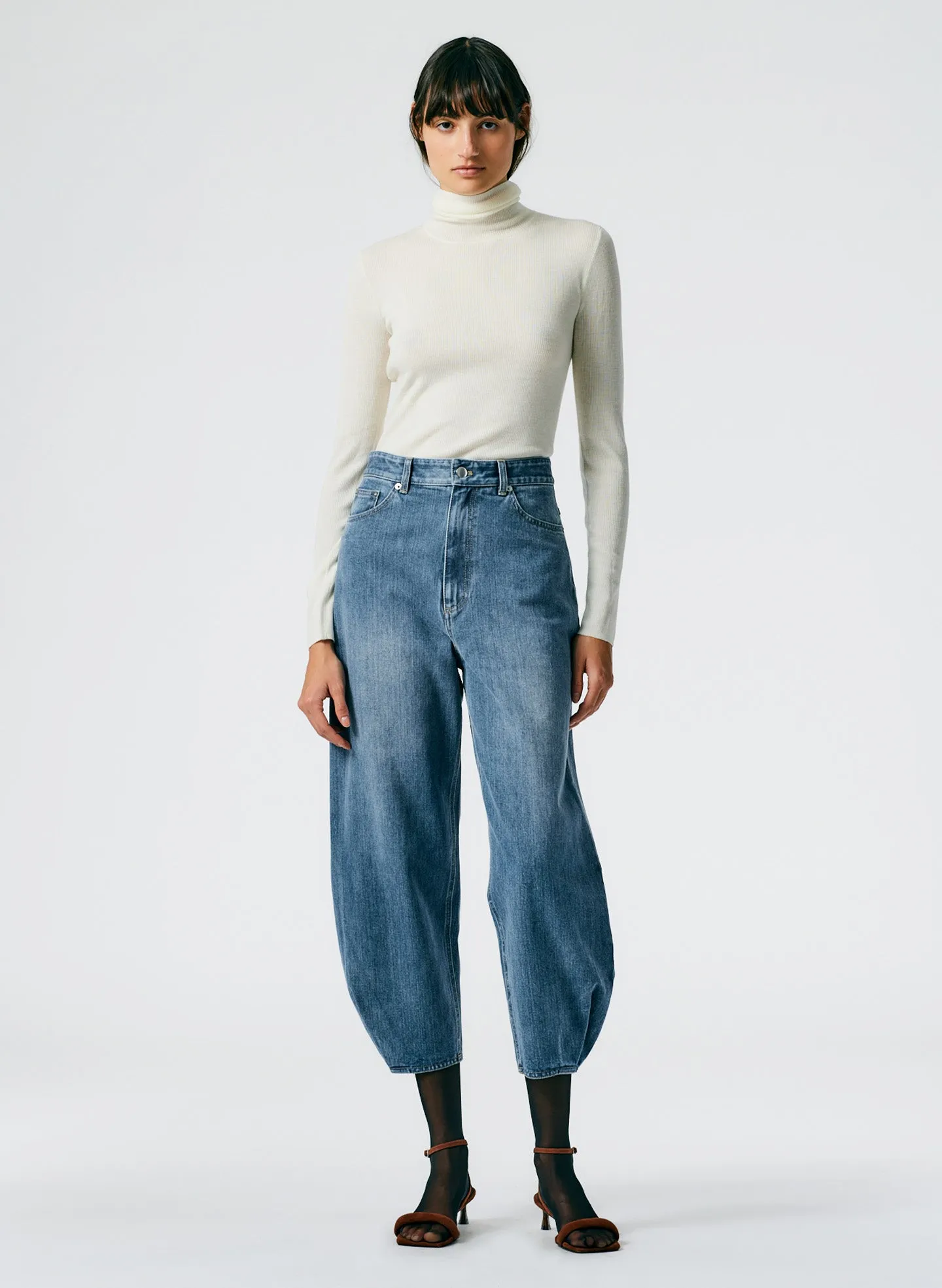 Classic Wash Denim High Waisted Quinn Jean