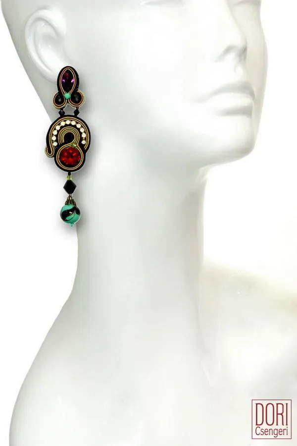 En Vogue Must Have Earrings